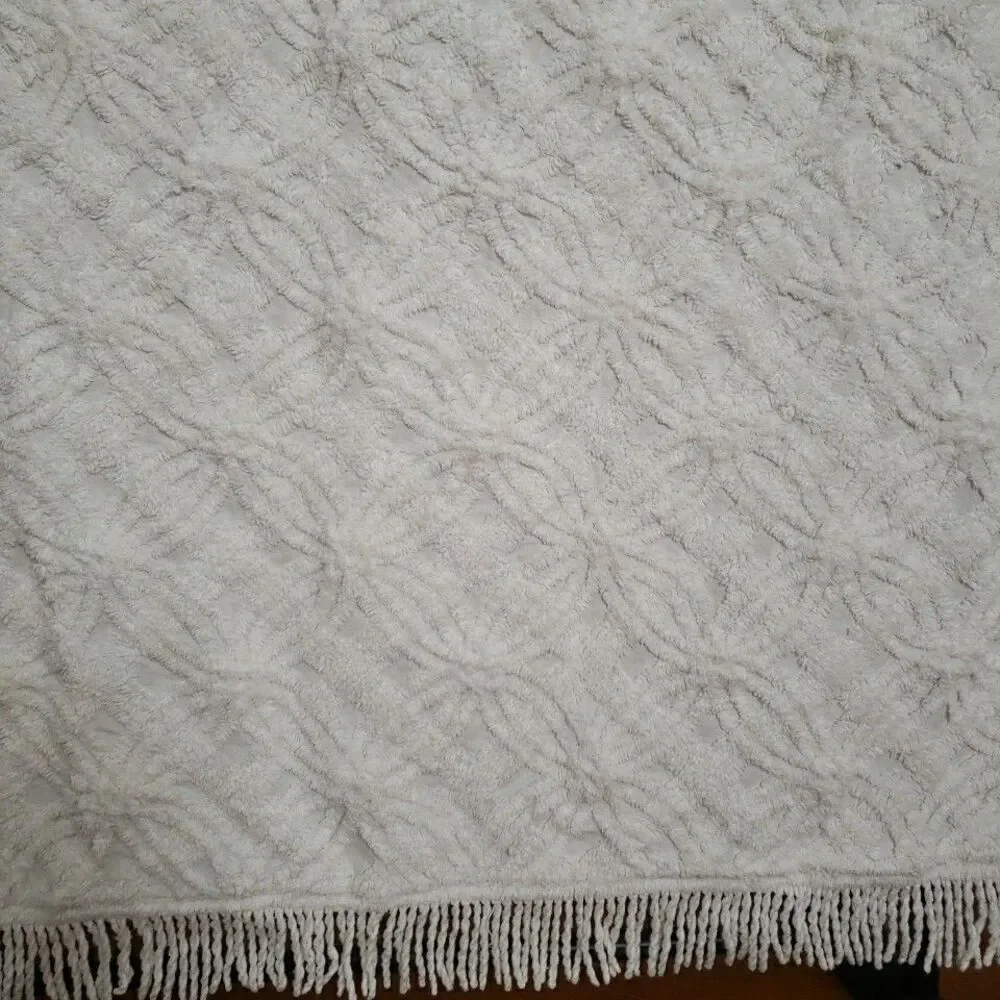 VTG Chenille Queen Size Bedspread White 100x88